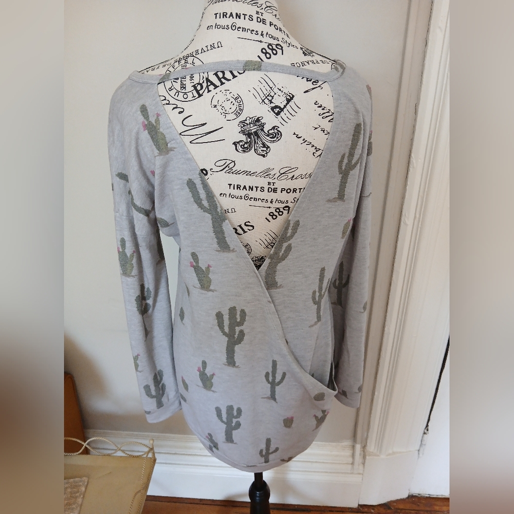🌵 Sweater - Picture 2 of 4
